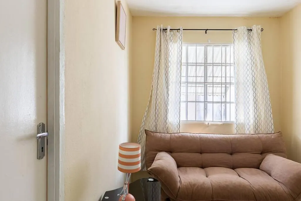 The Pearl I Near Us Embassy, Stadium, 3Br 2Ba Townhouse Liguanea 0*,  Jamaica