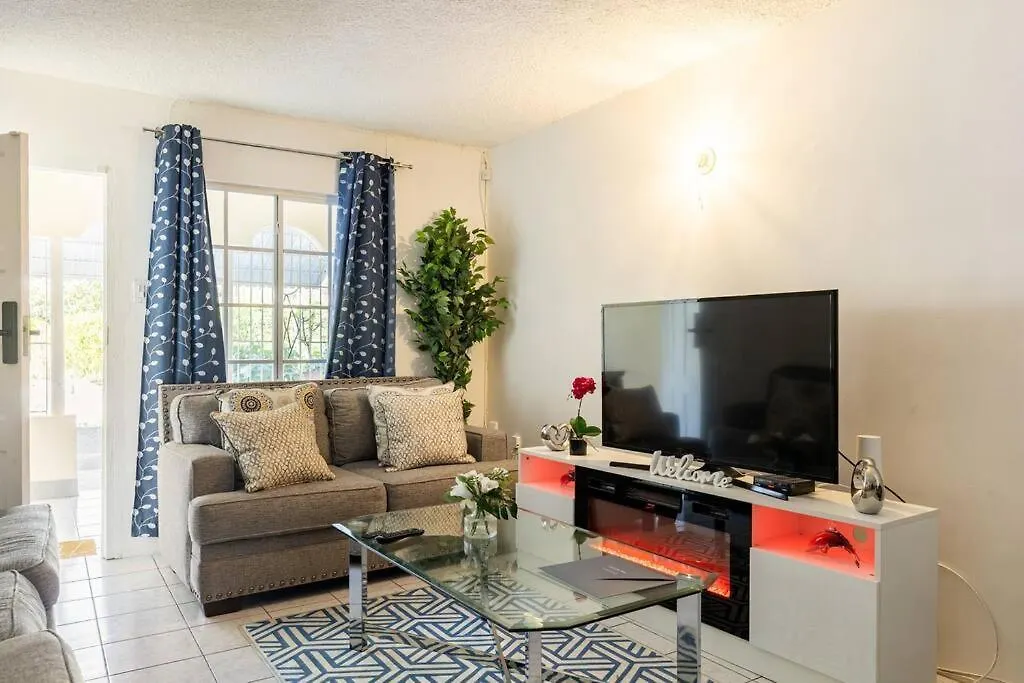 The Pearl I Near Us Embassy, Stadium, 3Br 2Ba Townhouse Liguanea 0*,