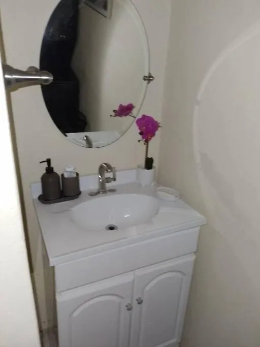 Apartment The Pearl I Near Us Embassy, Stadium, 3Br 2Ba Townhouse Liguanea
