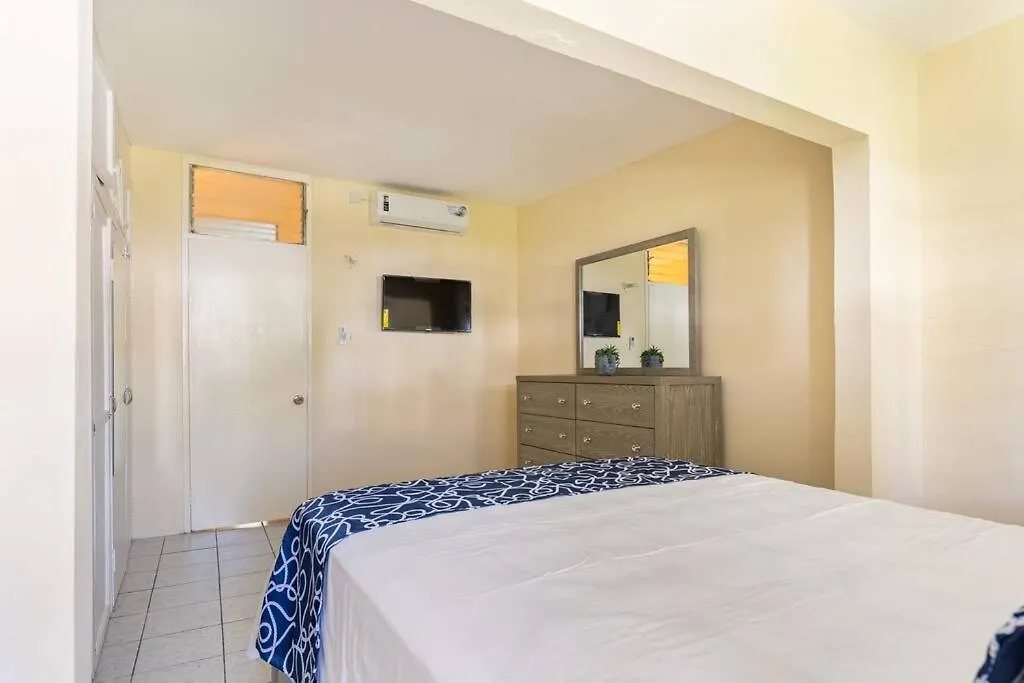 The Pearl I Near Us Embassy, Stadium, 3Br 2Ba Townhouse Liguanea