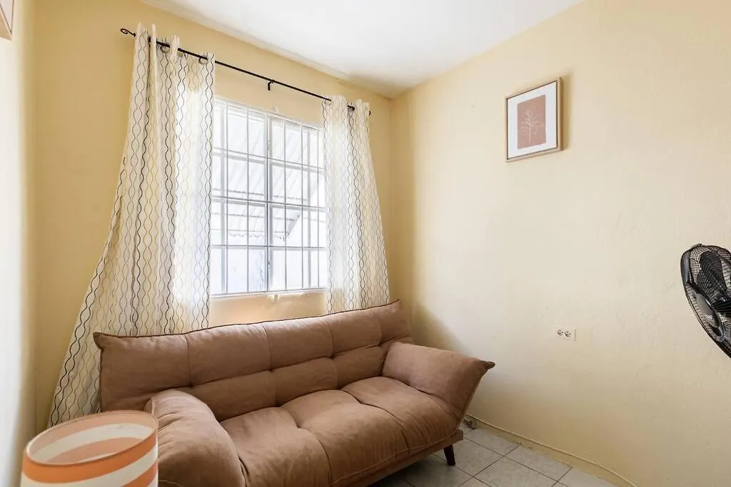 The Pearl I Near Us Embassy, Stadium, 3Br 2Ba Townhouse Liguanea