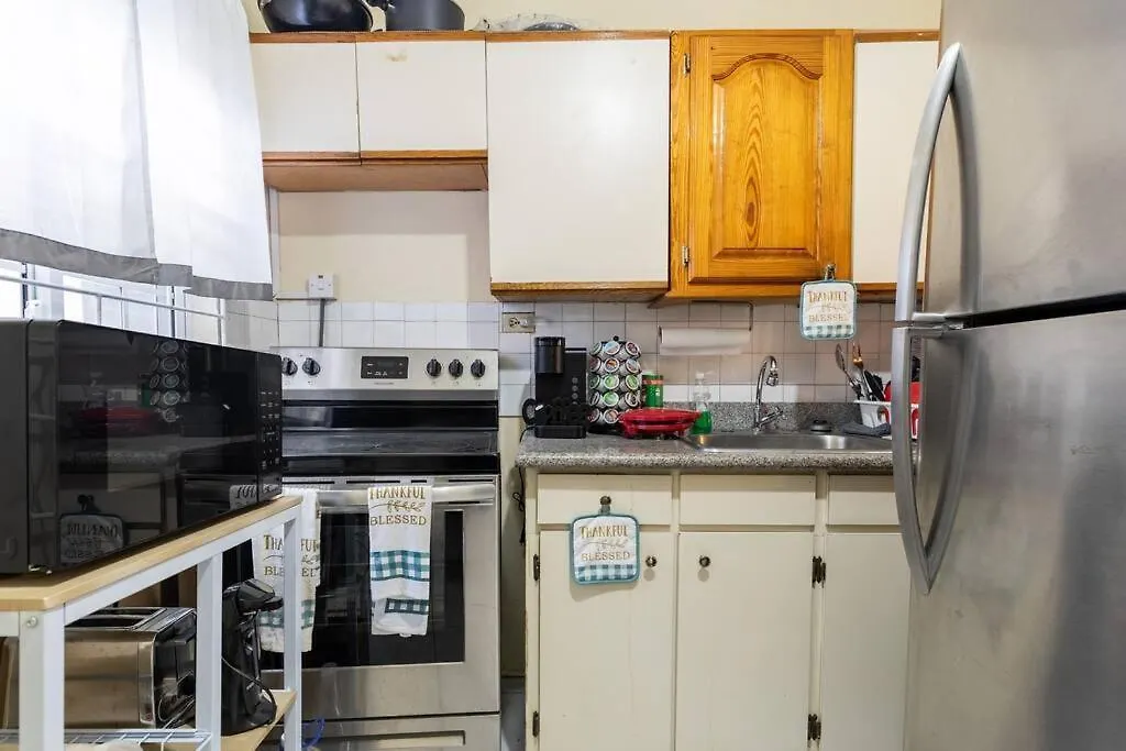 The Pearl I Near Us Embassy, Stadium, 3Br 2Ba Townhouse Liguanea Apartment