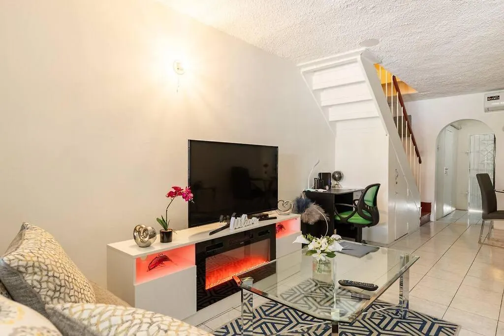 The Pearl I Near Us Embassy, Stadium, 3Br 2Ba Townhouse Liguanea Jamaica