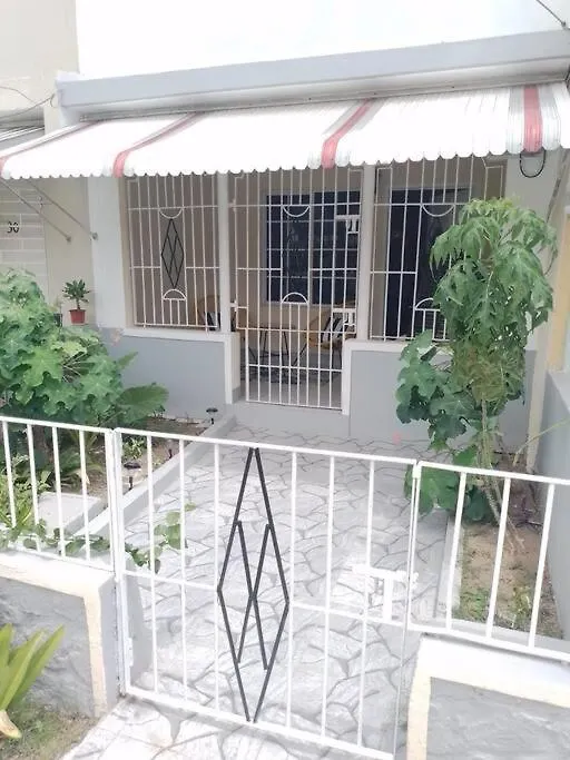 The Pearl I Near Us Embassy, Stadium, 3Br 2Ba Townhouse Liguanea