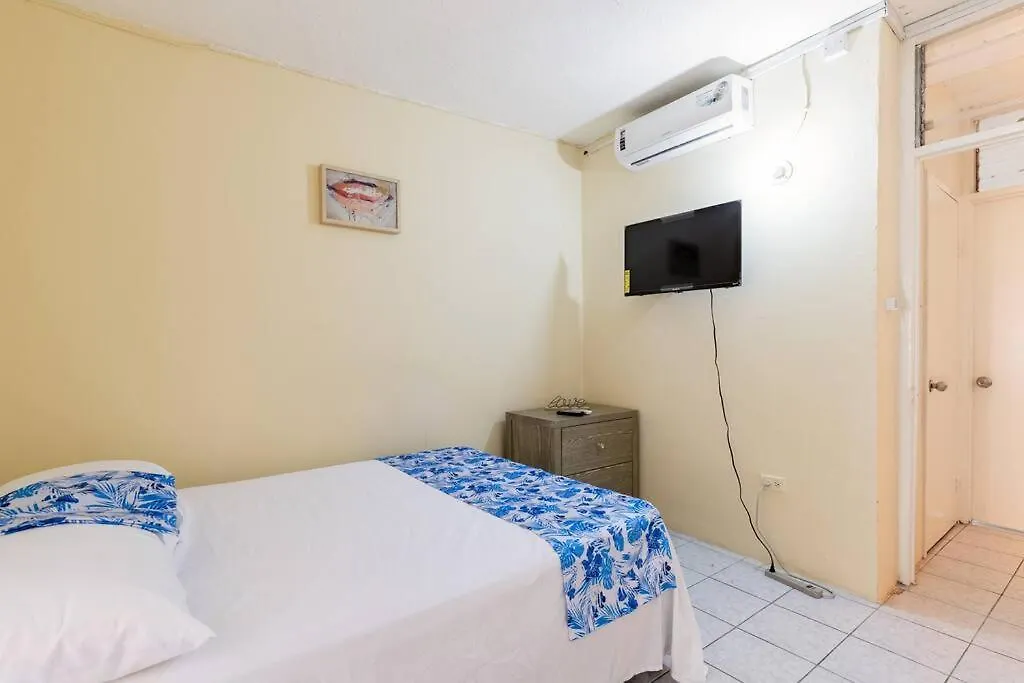 The Pearl I Near Us Embassy, Stadium, 3Br 2Ba Townhouse Liguanea Apartment